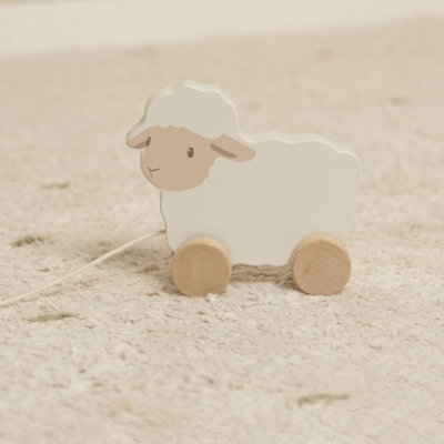 mouton en bois à tirer de la collection Little Farm, possibilité de le personnaliser